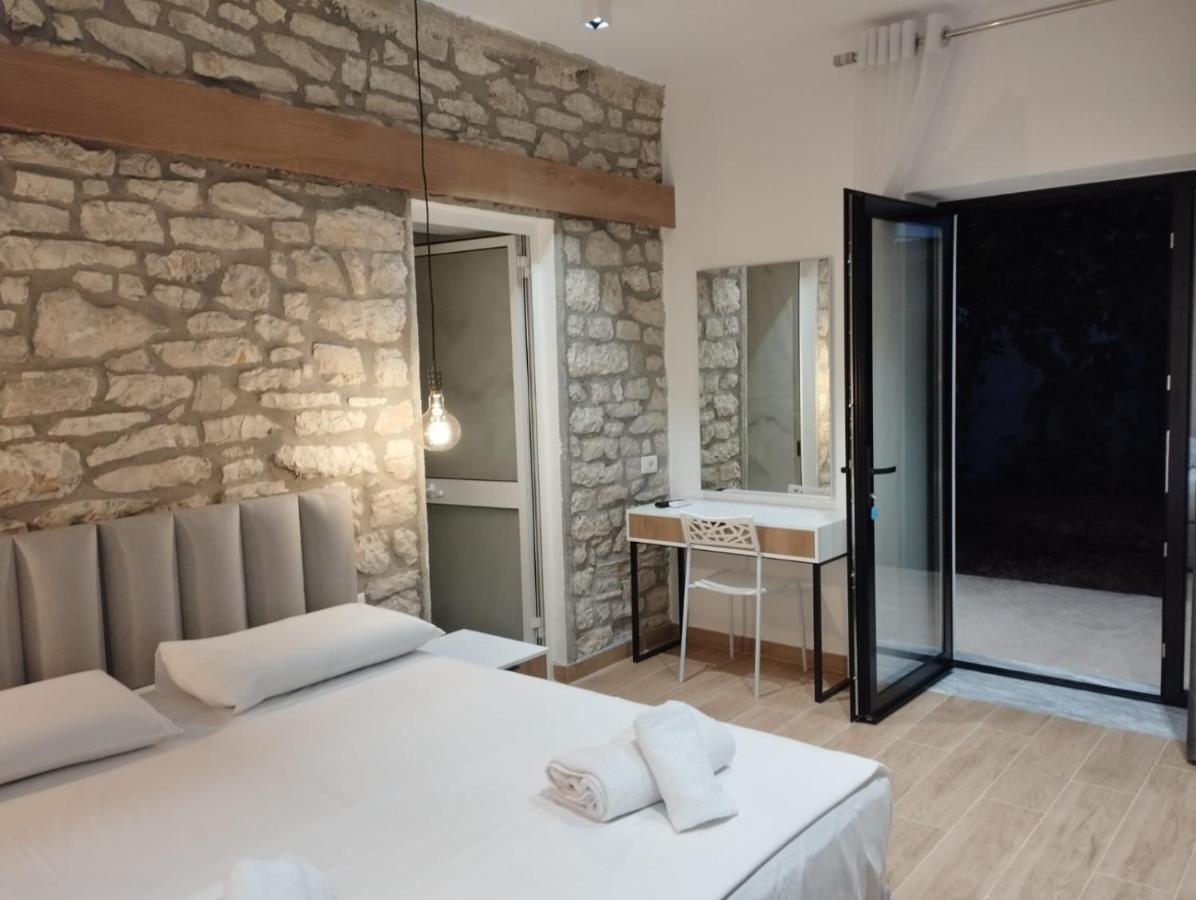Comfort Guest Rooms Vila Hm Saranda Extérieur photo